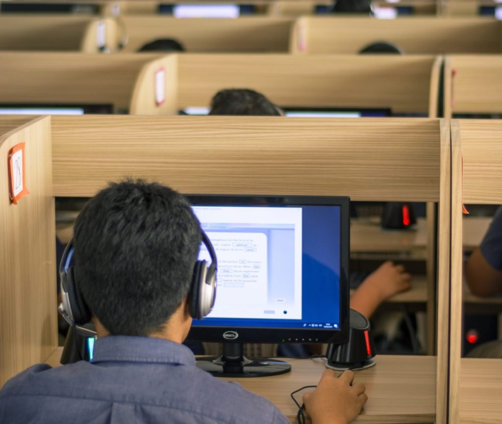 Aula con computadoras