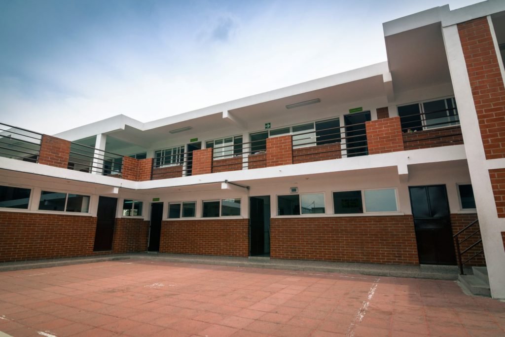 Edificio de secundaria de Kids World